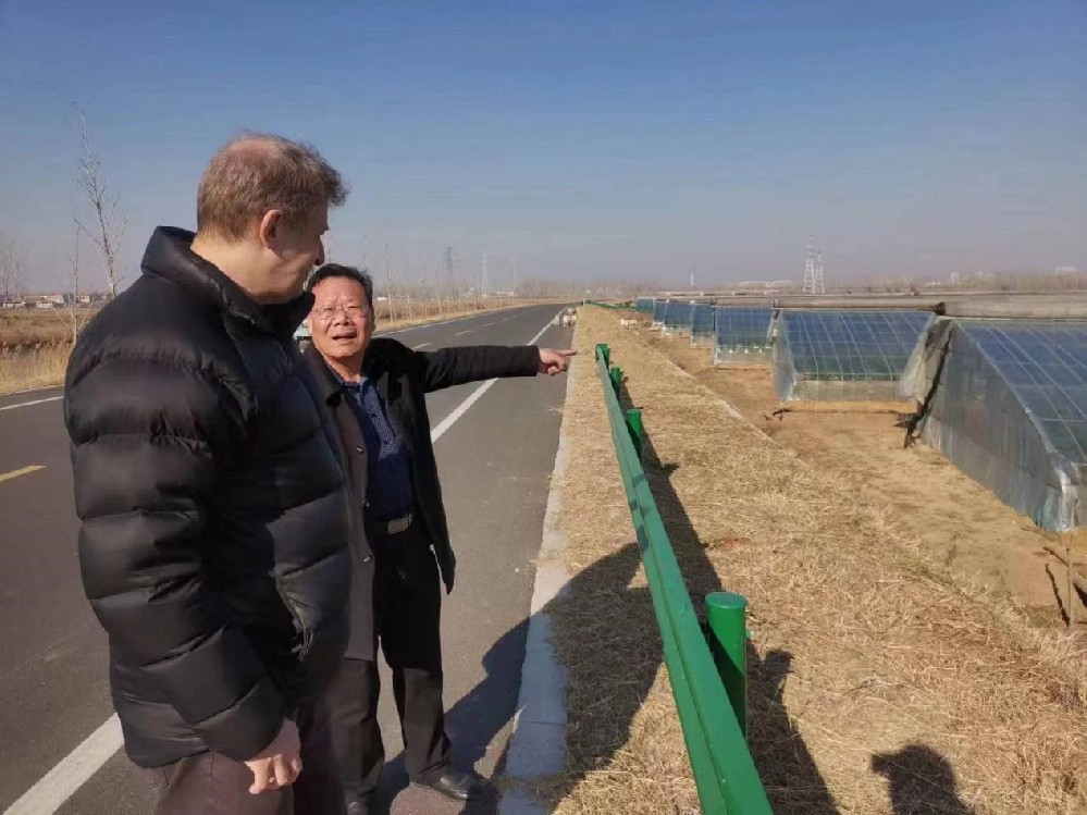 康華機(jī)電科技有限公司陳端庭總經(jīng)理陪同俄羅斯VAST國(guó)際經(jīng)濟(jì)貿(mào)易部副總監(jiān)參觀